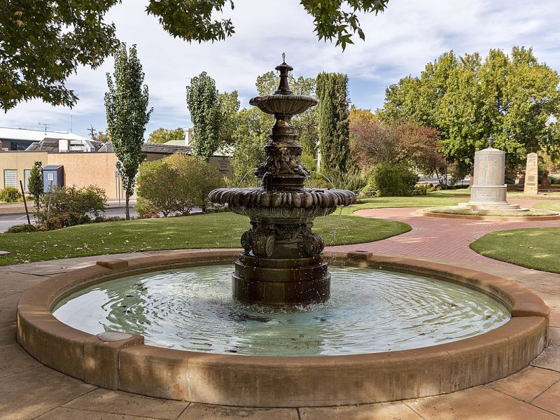 Narrandera Memorial Fountain