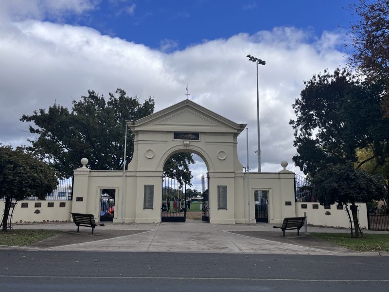 Entrance to the Mansfield Reserve through the Memorial Gate