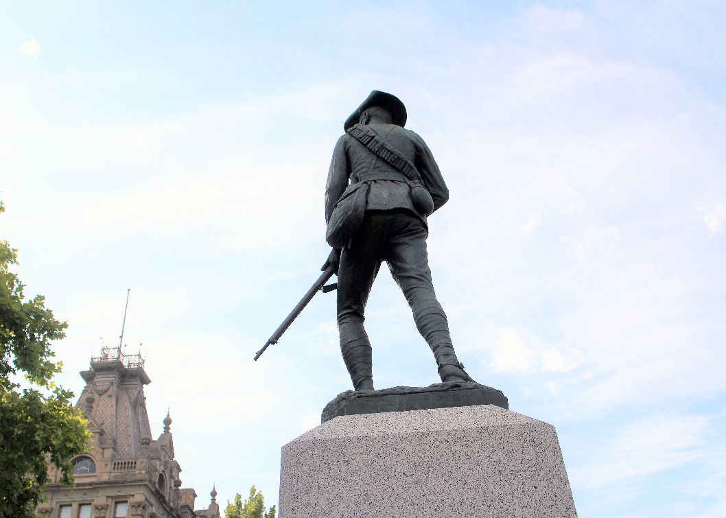 Bronze statue of soldier