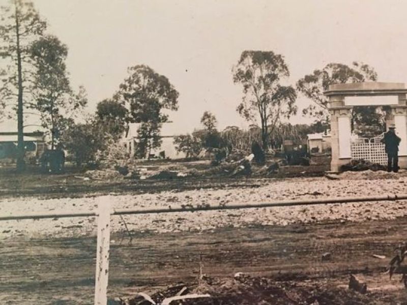 Ganmain Memorial Gates in their original position, Ford St. c.1925