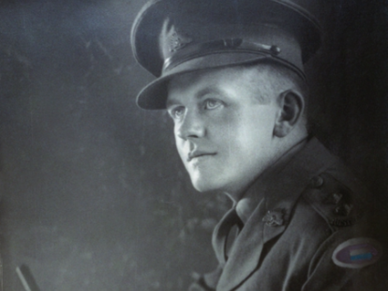 VX14024 Lieutenant (Lt) Roderick Graham Wells, 8th Division Signals. c.1940