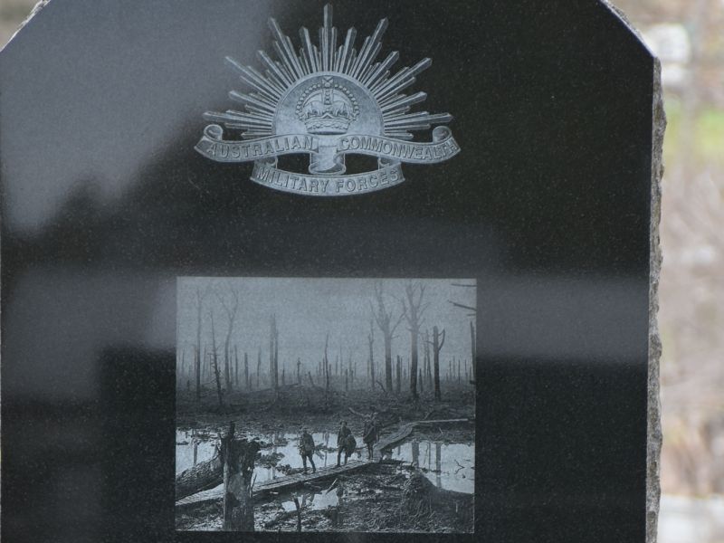 The image on the face of the Memorial
