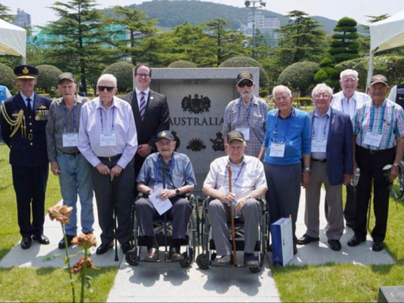 Australian veterans of the 1950-53 Korean War and Australian Minister of Veterans' Affairs and Defense Personnel Matt Keogh, fourth from left, mark the 70th anniversary of the end of the war last Thursday by paying tribute to the veterans interred at the UN Memorial Cemetery in Korea in Busan. [EMBASSY OF AUSTRALIA IN KOREA]