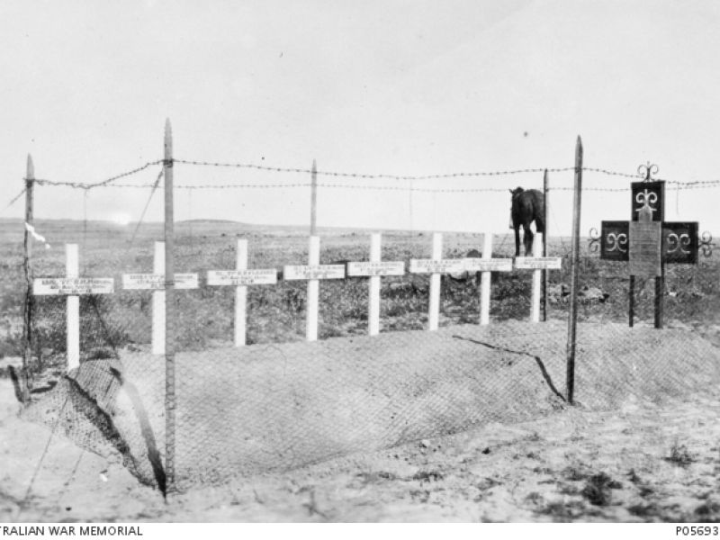 Graves of 4th Light horse Beersheba, Palestine 1917 AWM P05693.003