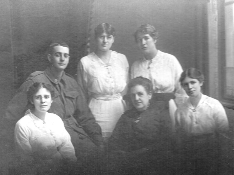  Kennion with family L – R Ada, Kennion, Muriel, Mary (his mother), Photo credit - Hilda and Stella Virtual Memorial volunteer