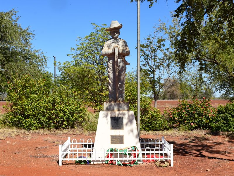 Statue at Elliot war memorial
