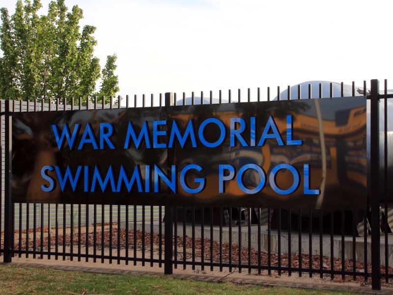 Horsham War Memorial Swimming Pool Signage