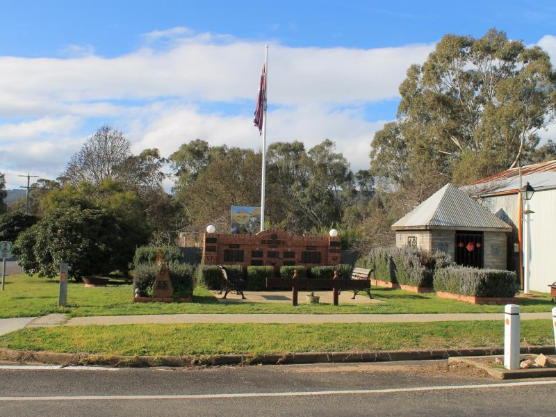 Landsborough Memorial Wall