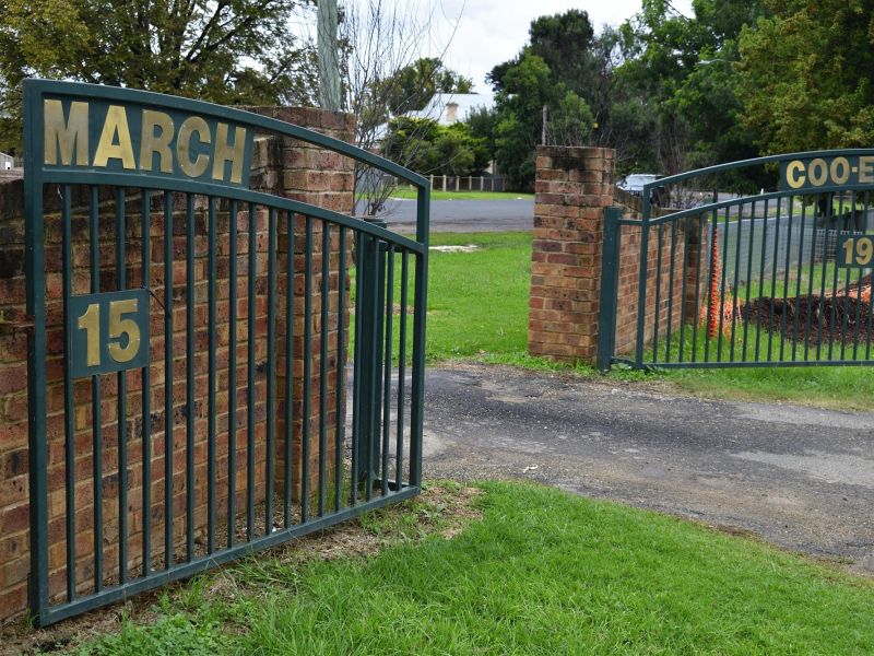 Coo-ee March Memorial Gateway