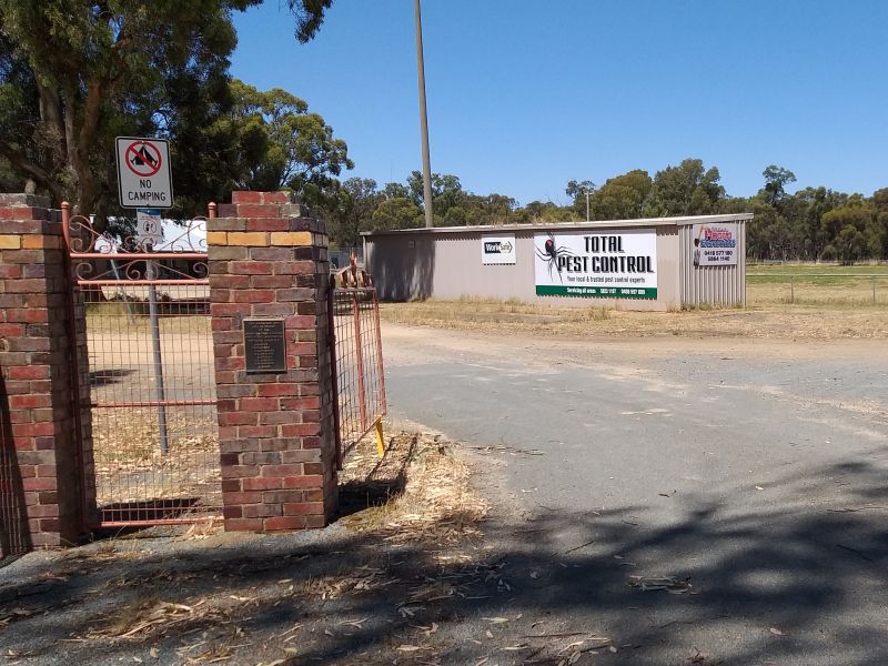 Wunghnu War Memorial Gates