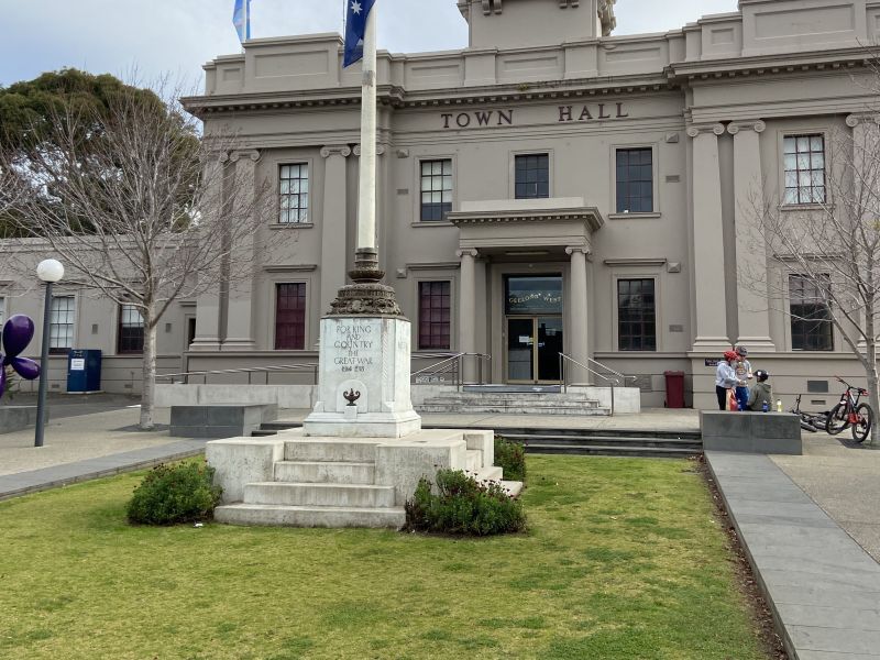 Geelong West War Monument