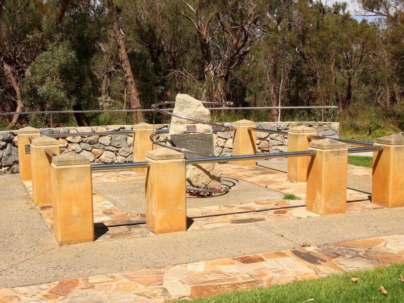 Prisoners of War Memorial and 2/4th Australian Machine Gun Battalion 8th Division AIF Memorial and Plaque