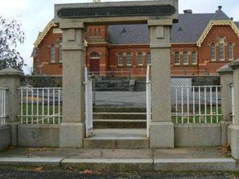 North Castlemaine Public School Memorial Gates