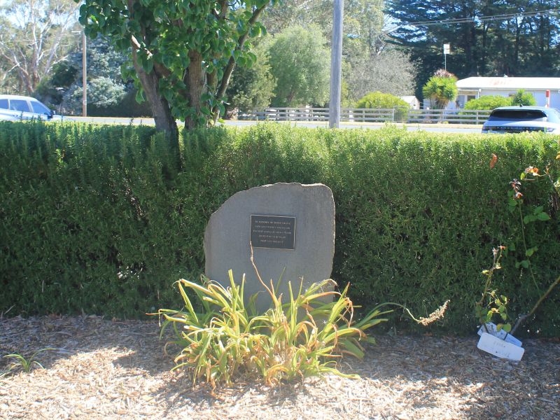 Woolsthorpe Primary School Memorial