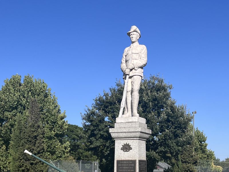 Avenel War Memorial with guns