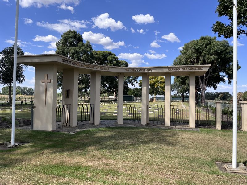 Entrance gateway