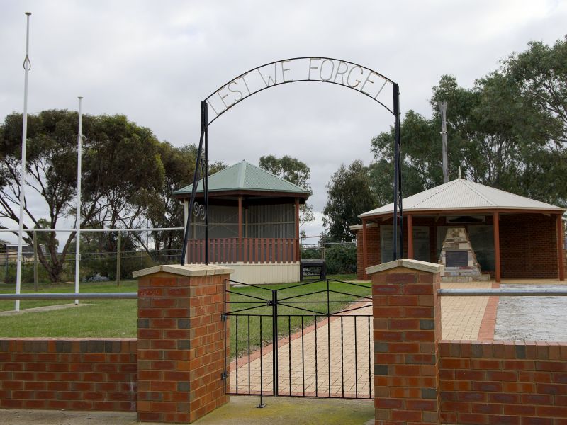 Entry to memorial with Lest We Forget arch