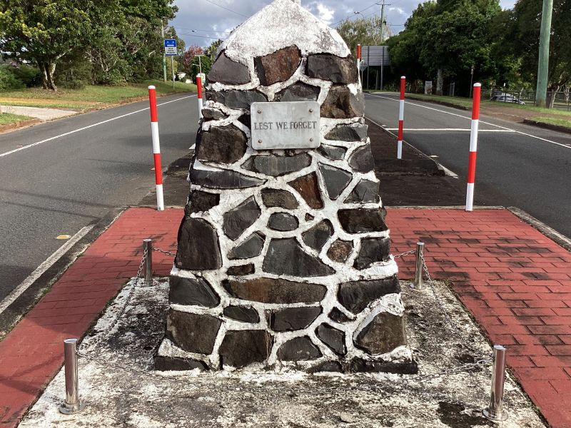 Mapleton Memorial Cairn