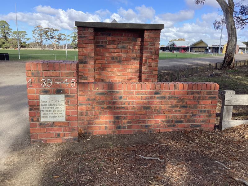 Anakie Memorial Gates