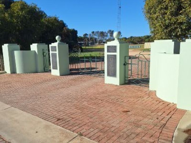 Lameroo Memorial gates