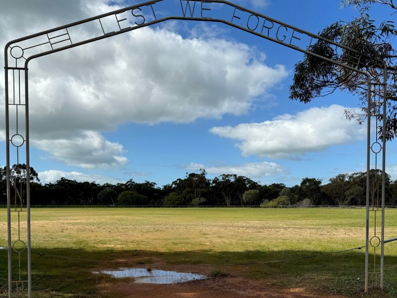 Mogumber Memorial Gate