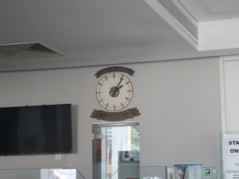 Clock located in the foyer of the building (23/09/2024)