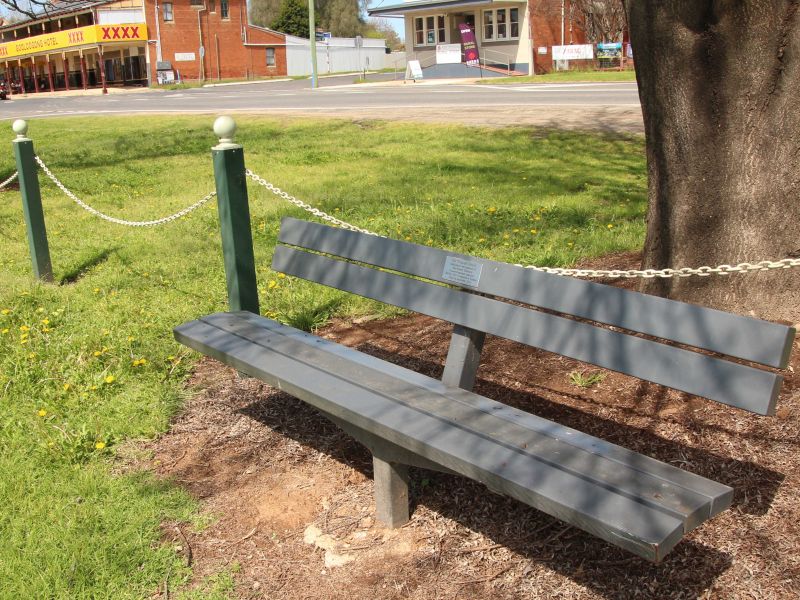 Gooloongong First World War Coo-ee March Bench Seating Memorial