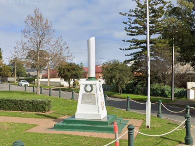 Commemorates Australians who died in the Great War, 2nd World War, Vietnam,  Borneo,  Malay Peninsula 