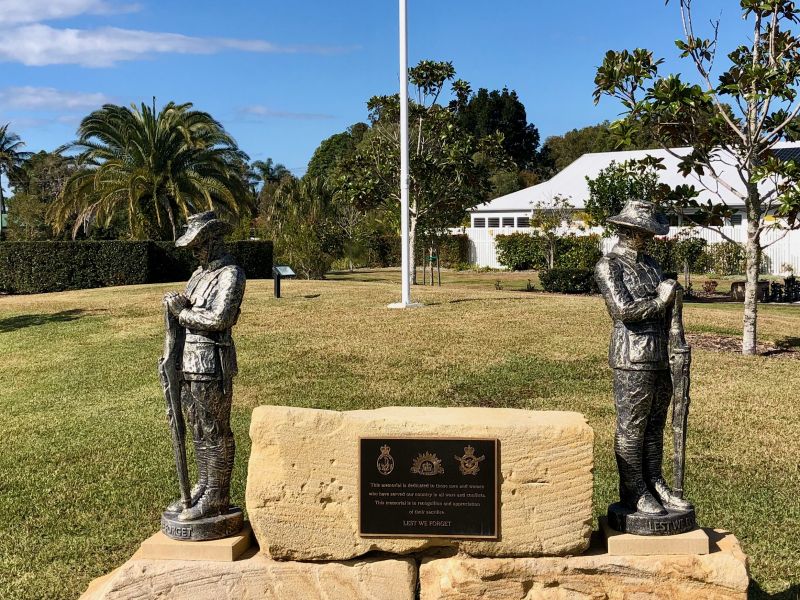 Beachmere Bay Palm Lake Memorial