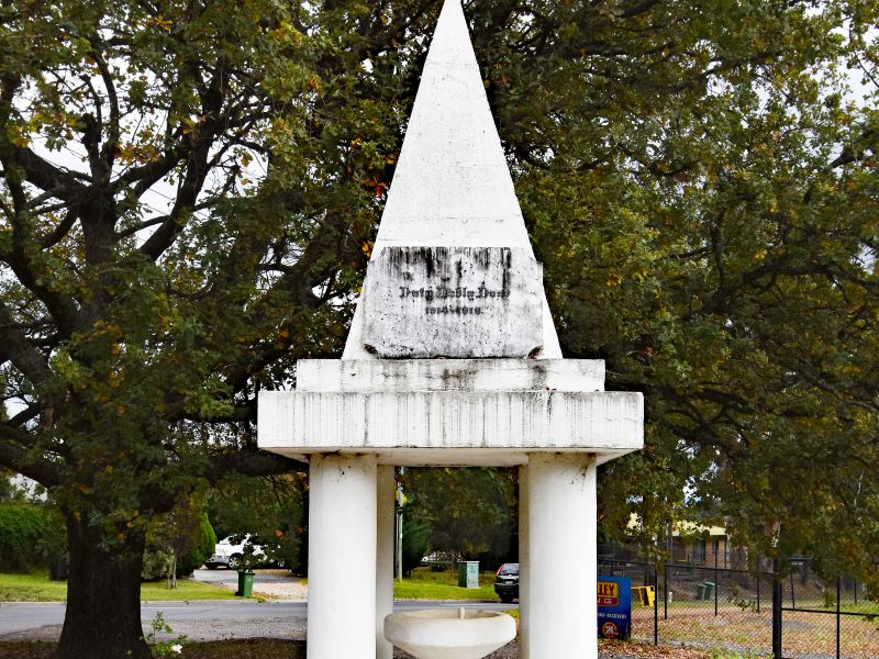 Monument With Inbuilt fountain