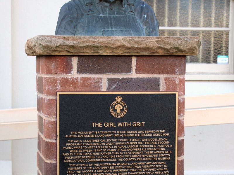Griffith Women's World War II Land Army "The Girl with Grit" Sculpture and Interpretative Plaque
