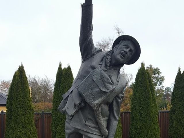 Harry Murray VC Memorial Statue