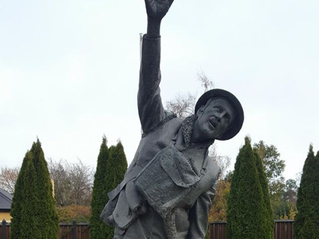 Harry Murray VC Memorial Statue