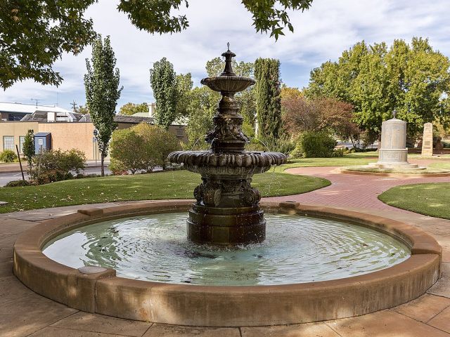 Narrandera Memorial Fountain