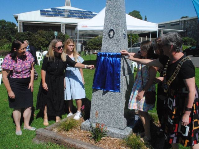Fiona Phillips MP, Fixed Wing Pilot David Black's wife Julie Black and daughters Sophie and Adelaide, Sandy Lanham and Mayor Amanda Findley unveil the Ulladulla Memorial Obelisk on Friday.