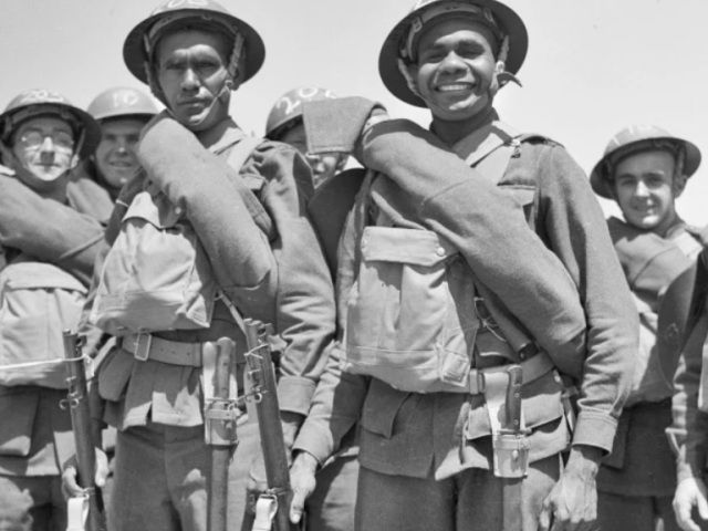 Private George Leonard (L) and Pte Harold West, 14th Reinforcements to the 2/1st Battalion, embarking at Sydney. CREDIT: AWM