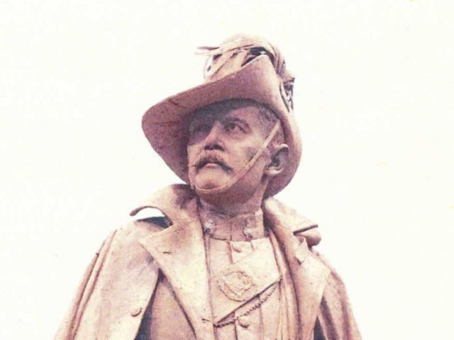 Statue of Kenneth Mackay