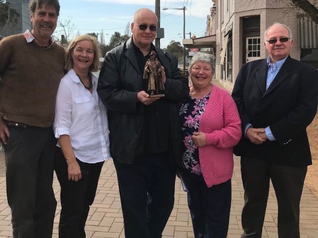 Michael Baldry, Annie Jacobs, Louis Laumen, Robyn Atherton (Harden Murrumburrah Historical Society) and David Jacobs at the Light Horse memorial