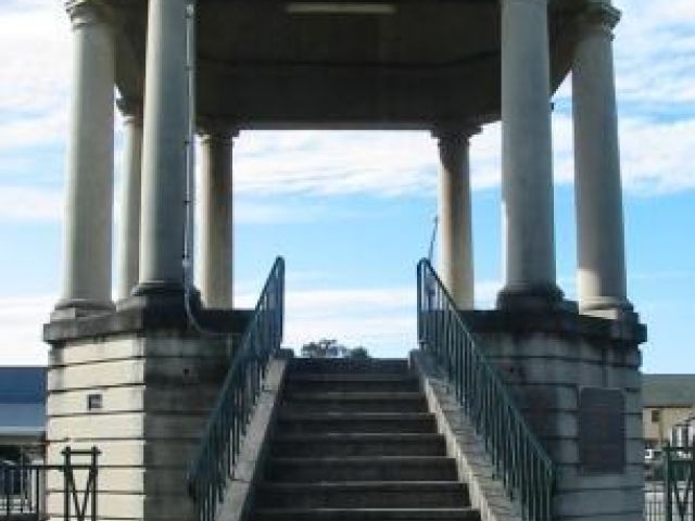 New stairs leading up to the inside of the memorial added 2012