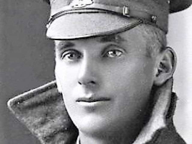 Studio portrait of Private James William York, 5th Machine Gun Battalion, AIF, c. 1916