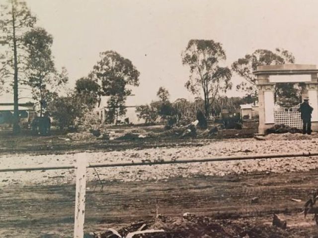 Ganmain Memorial Gates in their original position, Ford St. c.1925