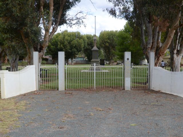 Entrance to Anzac Park, Balranald