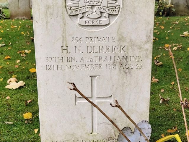 Headstone of Harry Derrick