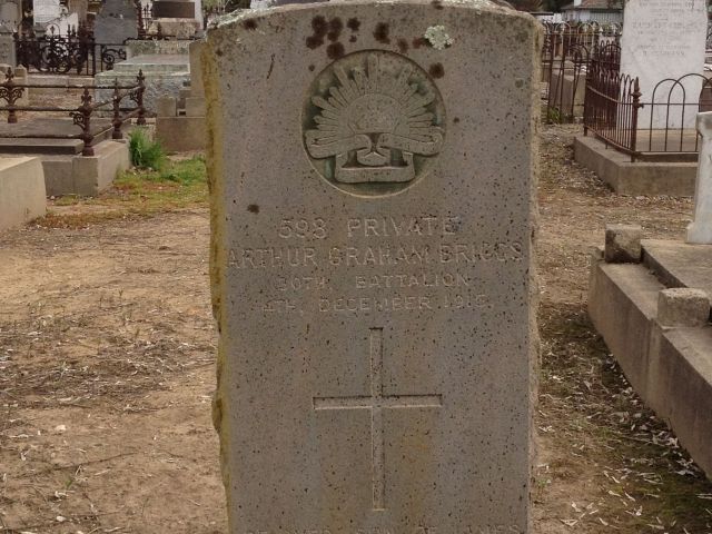 Headstone of Arthur Briggs
