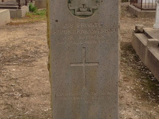 Headstone of Arthur Briggs