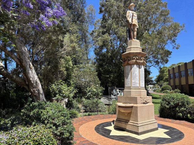 Repairs will be carried out on this memorial in Thirroul. Photo: Guillaume David.