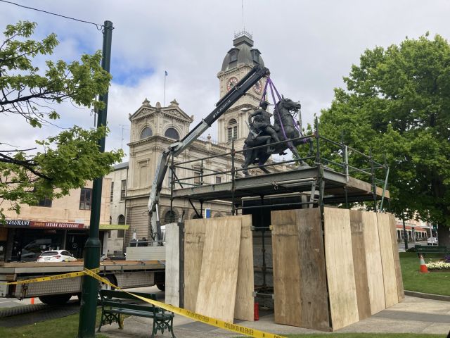 Removal of the Boer War Memorial Statue, to make way for a like-for-like replacement