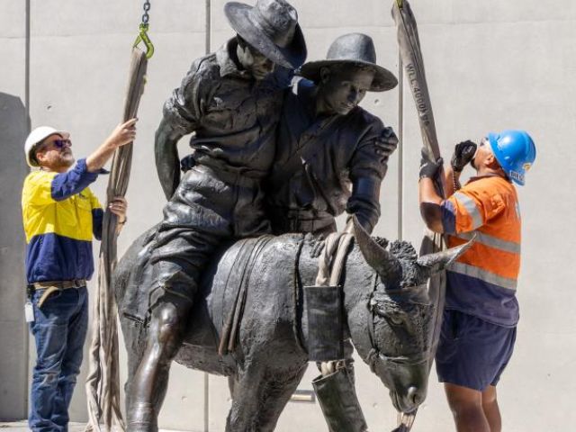 The Australian War Memorial's iconic Simpson and his donkey, 1915 sculpture was craned into position at the new Main Entrance on 13 December.