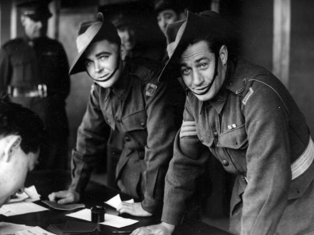 Ross Sayers (right) and Jack Fullarton at Royal Park, Victoria, September 1944. (Supplied: Argus Newspaper Collection of Photographs, State Library of Victoria)
