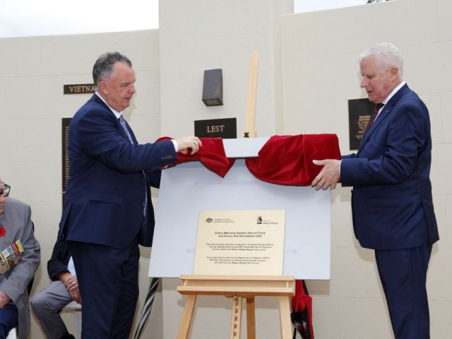 Dr Dallas Tout and Member for Riverina The Hon. Michael McCormack, officially marked the reopening of the city’s Wall of Honour and Eternal Flame Memorial.